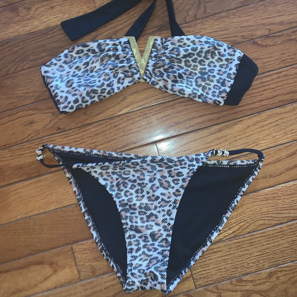 Beautiful bikini - Picture 2 of 11
